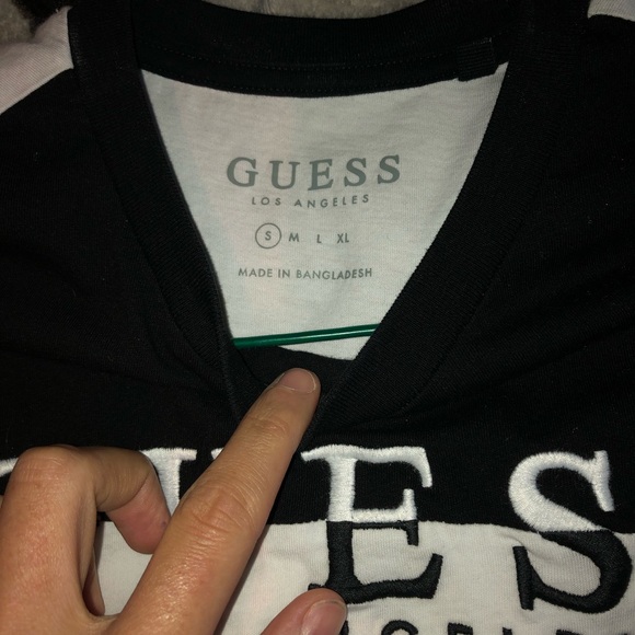 Muscle Fitting Guess Tshirt Mens Size Small - New Without Tags - Picture 2 of 3